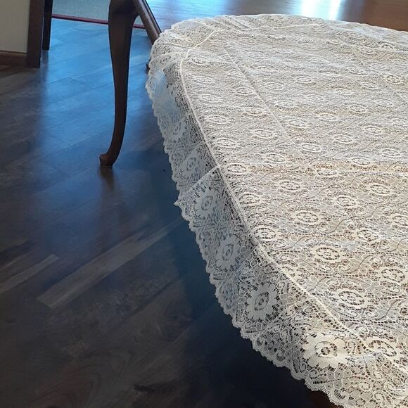 Oval tablecloth,ecru 52" X 69" oval lace - Picture 3 of 5